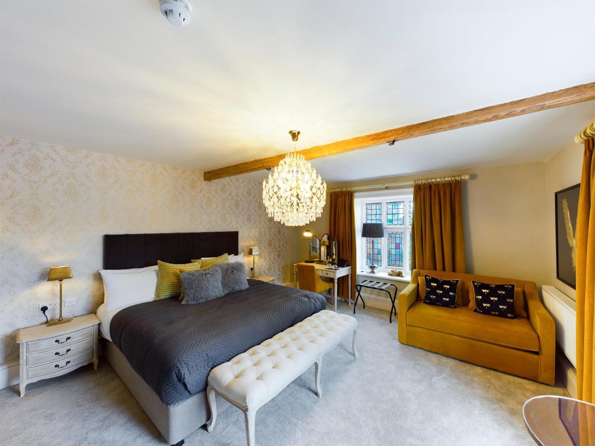 Lion & Swan Hotel Congleton Kültér fotó A bedroom at The Old Vicarage Hotel